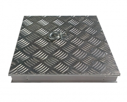Напольный люк с рифлёной поверхностью